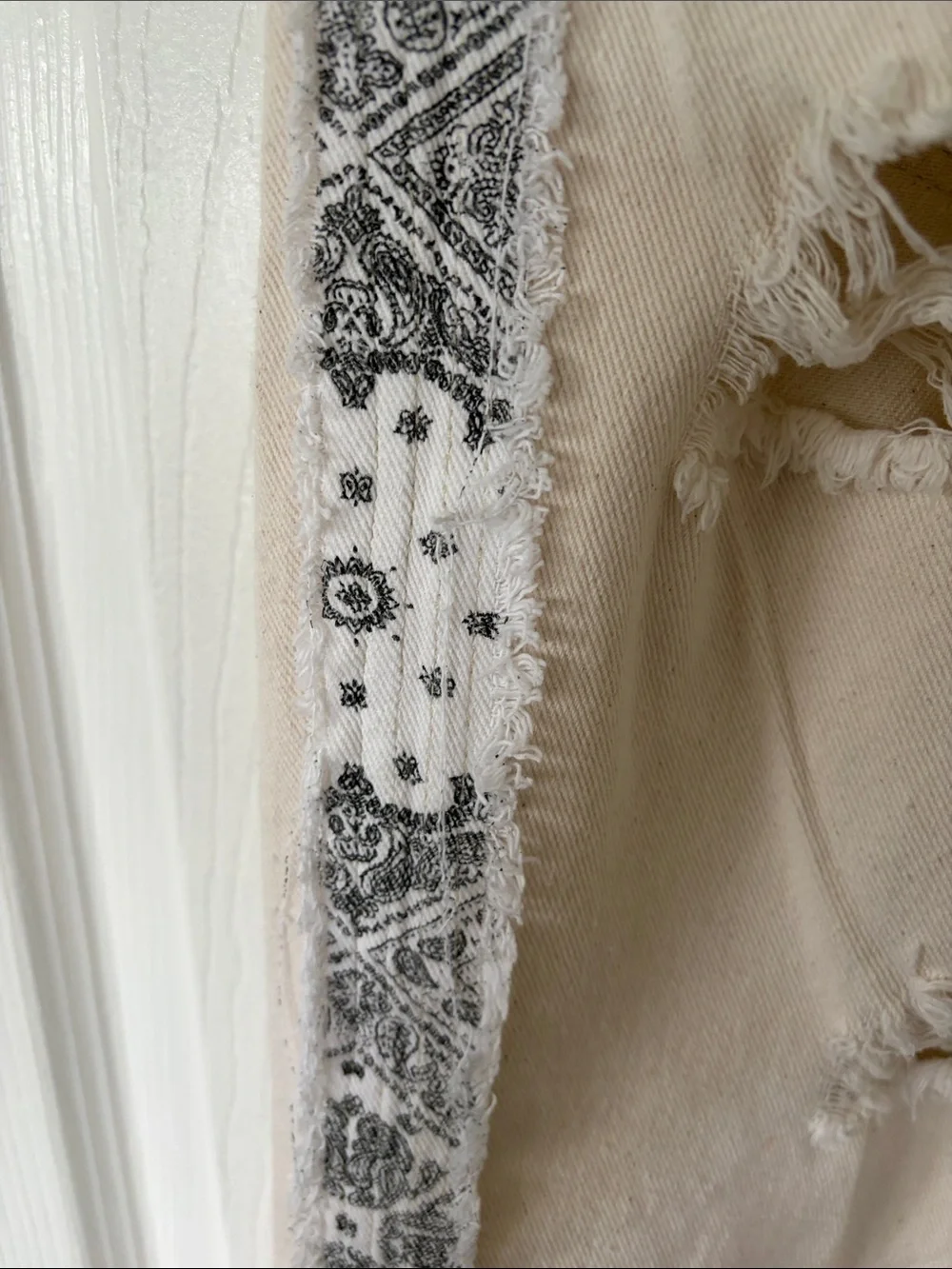 POL Beige Straight-Leg Jeans with Lace Side Panels - Picture 3 of 5